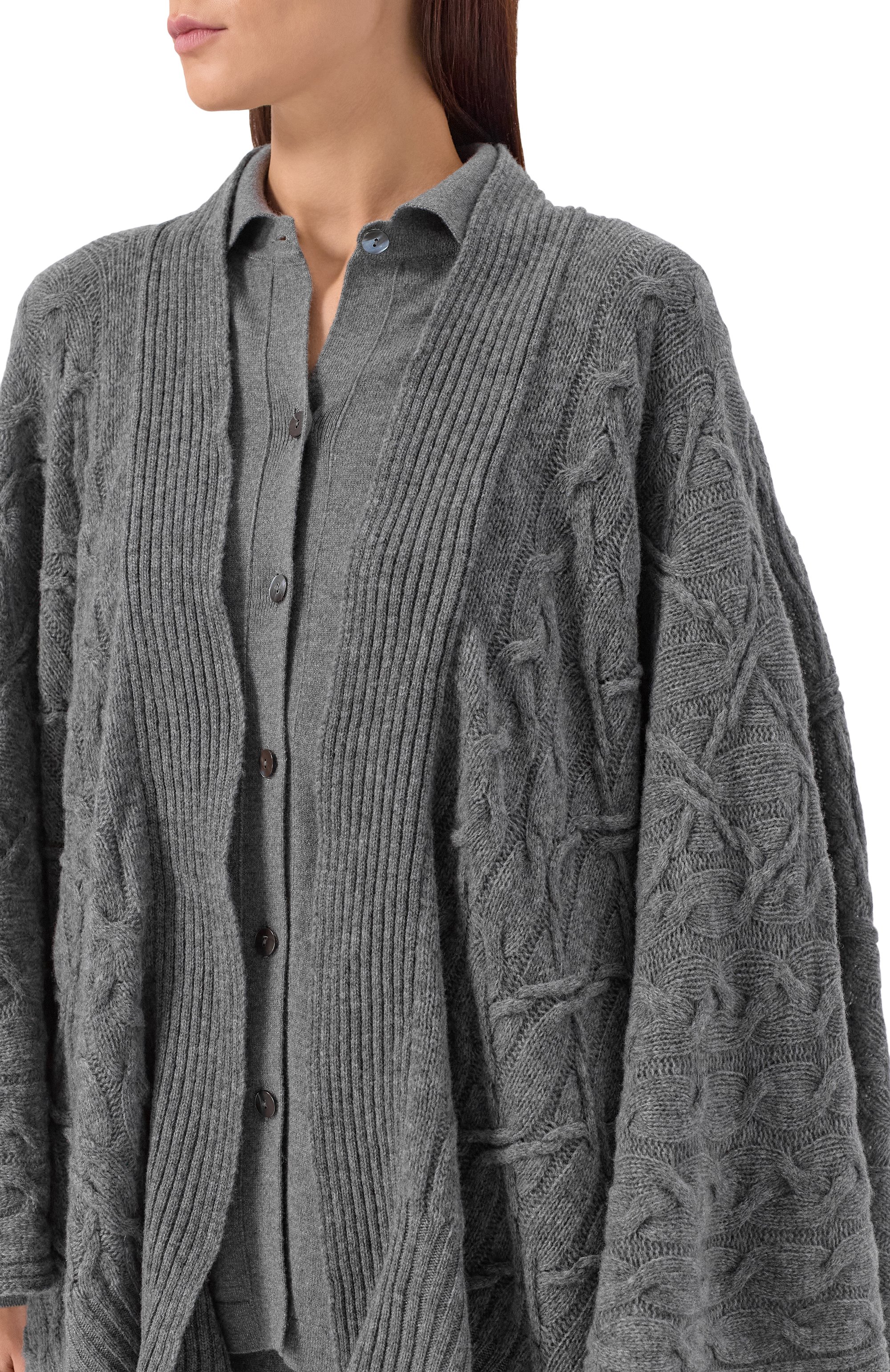 Накидка из шерсти и кашемира ERMANNO SCERVINO серого цвета по цене 99500 руб., арт. D474D503DGE, фото 5 Накидка из шерсти и кашемира ERMANNO SCERVINO, арт. D474D503DGE, фото 5