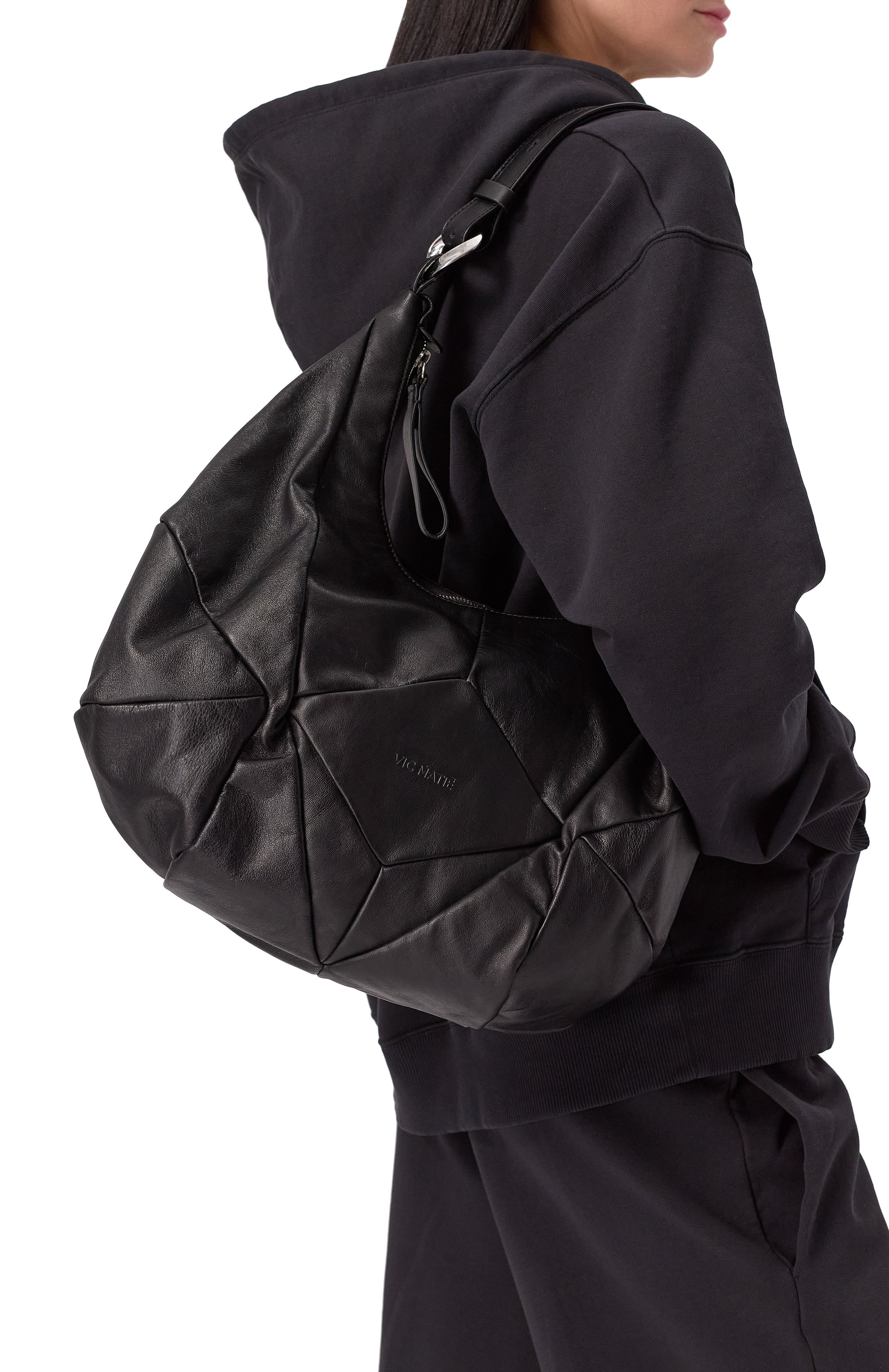 Сумка VIC MATIE черного цвета по цене 43950 руб., арт. 1G0532T_999C070101, фото 2 Сумка VIC MATIE, арт. 1G0532T_999C070101, фото 2