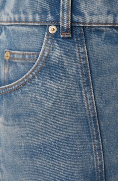 Женские джинсы BALMAIN голубого цвета, арт. EF1MJ115/DF24 | Фото 6 (Драгоценные камни: Проставлено; Длина (брюки, джинсы): Удлиненные; Материал сплава: Проставлено; Кросс-КТ: Деним; Материал внешний: Деним, Хлопок; Детали: Делаве; Стили: Кэжуэл; Силуэт Ж (брюки и джинсы): Расклешенные)