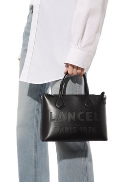 Женская сумка essential LANCEL черного цвета, арт. A12355 | Фото 2 (Сумки-технические: Сумки top-handle; Материал: Натуральная кожа; Материал сплава: Проставлено; Ремень/цепочка: На ремешке; Драгоценные камни: Проставлено; Размер: small)