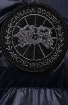 Женский пуховик CANADA GOOSE синего цвета, арт. 2239LB | Фото 5 (Материал утеплителя: Пух и перо; Рукава: Длинные; Длина (верхняя одежда): До середины бедра; Материал внешний: Синтетический материал; Материал подклада: Синтетический материал; Стили: Спорт-шик; Кросс-КТ: Пуховик; Материал сплава: Проставлено; Драгоценные камни: Проставлено; Нос: Не проставлено; Региональные ограничения белый список (Axapta Mercury): Не проставлено)