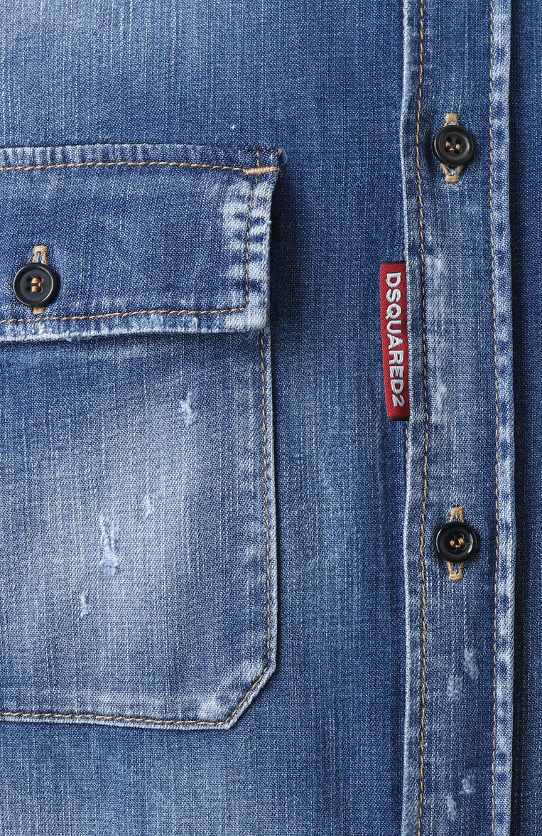 Мужская джинсовая рубашка DSQUARED2 синего цвета, арт. S74DM0904/S30341 | Фото 6 (Драгоценные камни: Проставлено; Длина (для топов): Стандартные; Рукава: Длинные; Материал сплава: Проставлено; Случай: Повседневный; Манжеты: На пуговицах; Кросс-КТ: Деним; Воротник: Кент; Стили: Кэжуэл; Принт: Однотонные; Материал внешний: Деним, Хлопок)