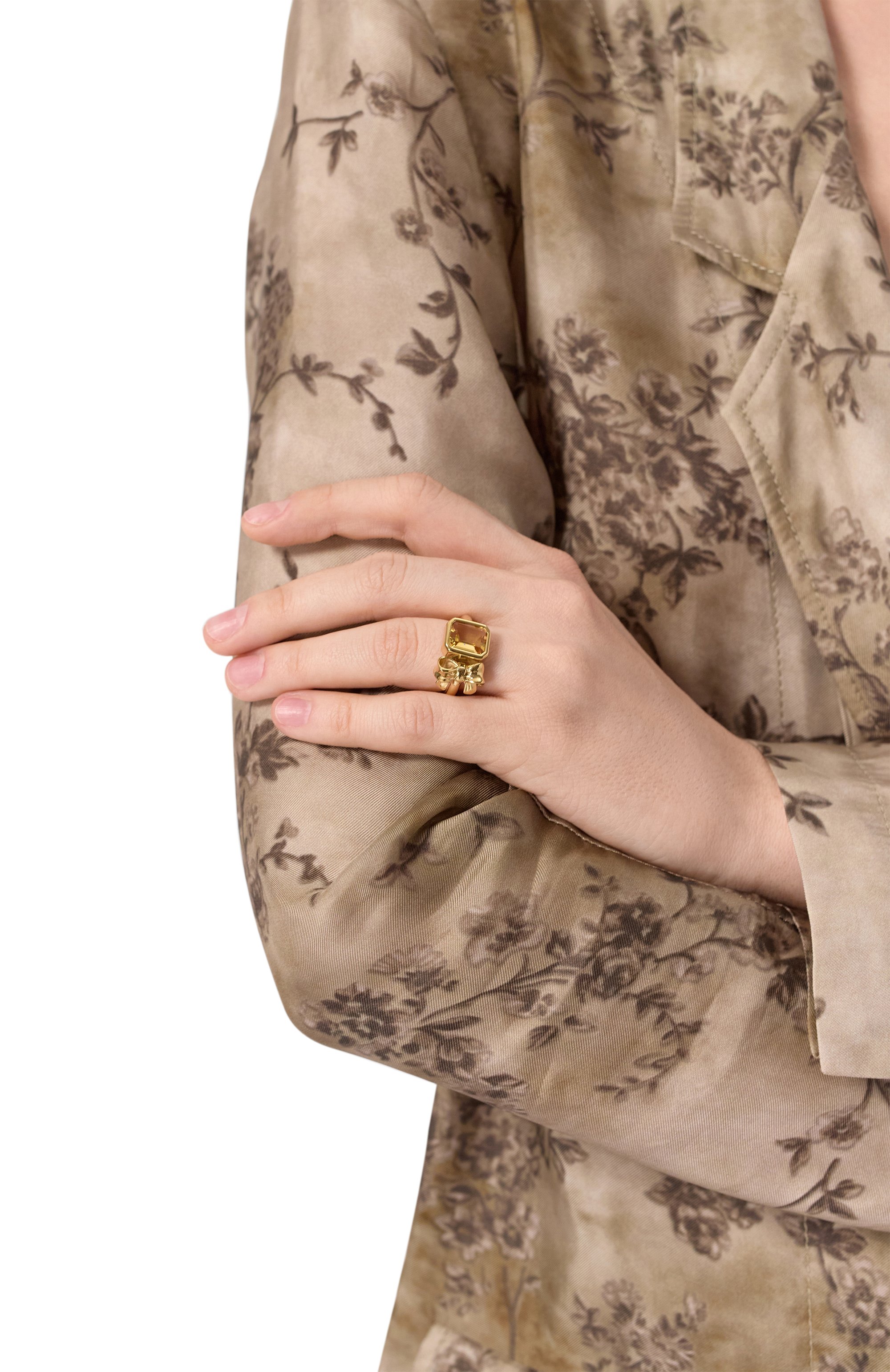 Кольцо с бантом и цитрином MOONKA золотого цвета по цене 29000 руб., арт. BW-925YG-RG00-CTR, фото 2 Кольцо с бантом и цитрином MOONKA, арт. BW-925YG-RG00-CTR, фото 2