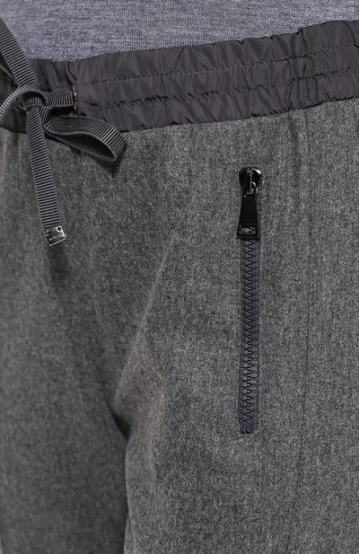 Укороченные джоггеры с лампасами и карманами на молниях MONCLER, арт. B2-093-16407-00-57894, фото 5