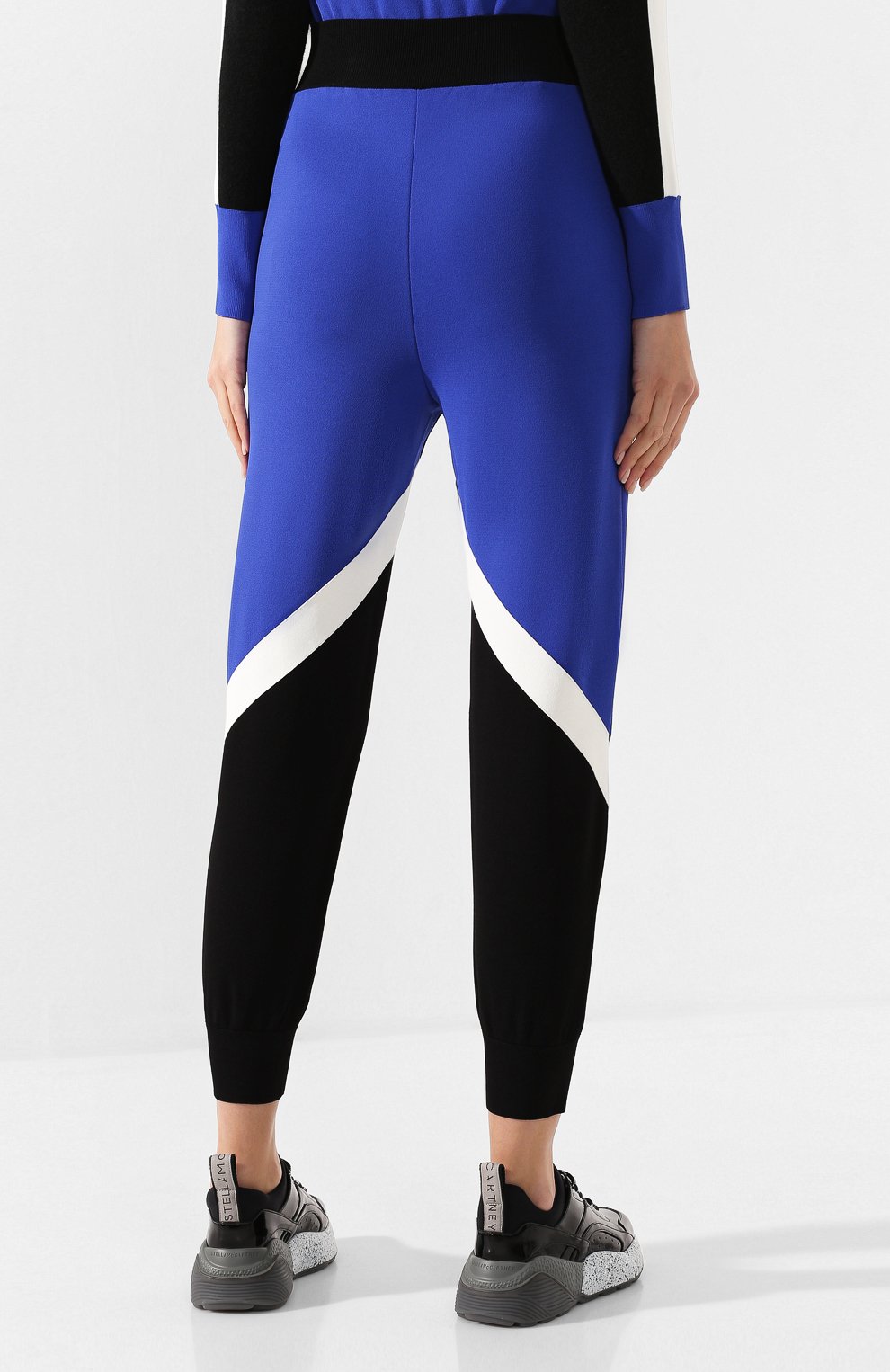Джоггеры из вискозы STELLA MCCARTNEY черного цвета по цене 104000 руб., арт. 593138/S2130, фото 4 Джоггеры из вискозы STELLA MCCARTNEY, арт. 593138/S2130, фото 4