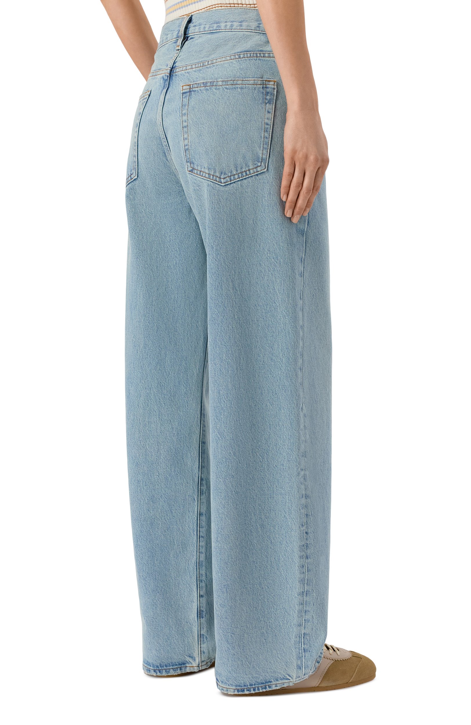 Джинсы the bow FRAME DENIM голубого цвета по цене 47500 руб., арт. 2058210/THE B0W, фото 4 Джинсы the bow FRAME DENIM, арт. 2058210/THE B0W, фото 4