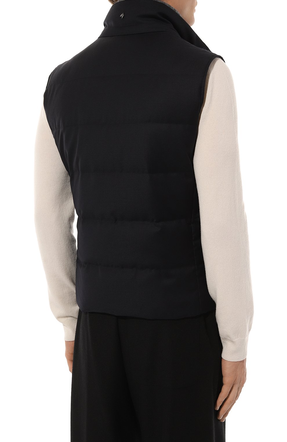 Пуховый жилет MONTECORE темно-синего цвета по цене 94150 руб., арт. F07MUWX806M/106, фото 7 Пуховый жилет MONTECORE, арт. F07MUWX806M/106, фото 7