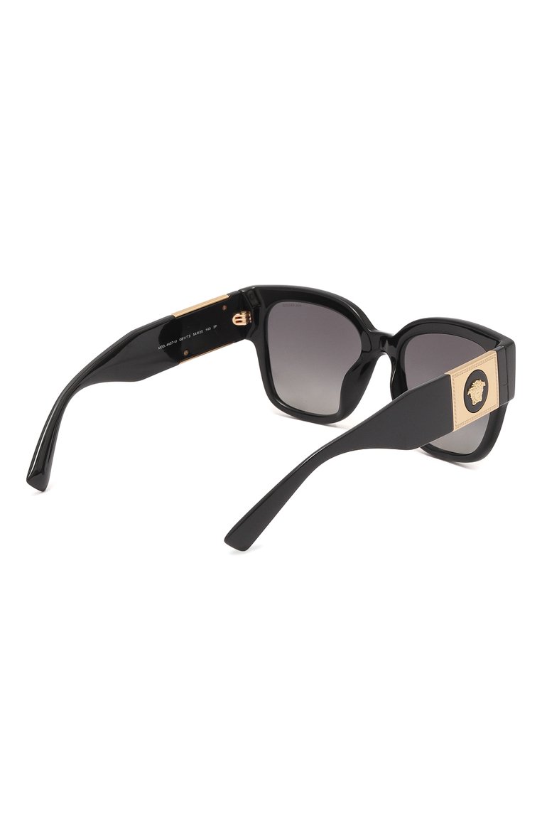 Женские солнцезащитные очки VERSACE черного цвета, арт. 4437U-GB1/T3 | Фото 4 (Региональные ограничения белый список (Axapta Mercury): Не проставлено; Нос: Не проставлено; Тип очков: С/з; Материал: Пластик; Очки форма: Квадратные; Оптика �Гендер: оптика-женское)