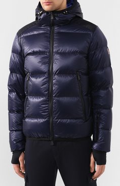 Мужская пуховая куртка hintertux MONCLER GRENOBLE темно-синего цвета, арт. E2-097-40303-05-53071 | Фото 3 (Кросс-КТ: Куртка, Пуховик; Мужское Кросс-КТ: пуховик-короткий, Пуховик-верхняя одежда, Верхняя одежда; Рукава: Длинные; Материал внешний: Синтетический материал; Материал сплава: Проставлено; Материал подклада: Синтетический материал; Драгоценные камни: Проставлено; Длина (верхняя одежда): Короткие; Материал утеплителя: Пух и перо; Статус проверки: Проверена категория)