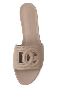 Женские кожаные шлепанцы bianca DOLCE & GABBANA темно-бежевого цвета, арт. CQ0436/AY329 | Фото 6 (Драгоценные камни: Проставлено; Материал сплава: Проставлено; Материал внутренний: Натуральная кожа; Подошва: Плоская; Материал внешний: Натуральная кожа; Каблук высота: Низкий)