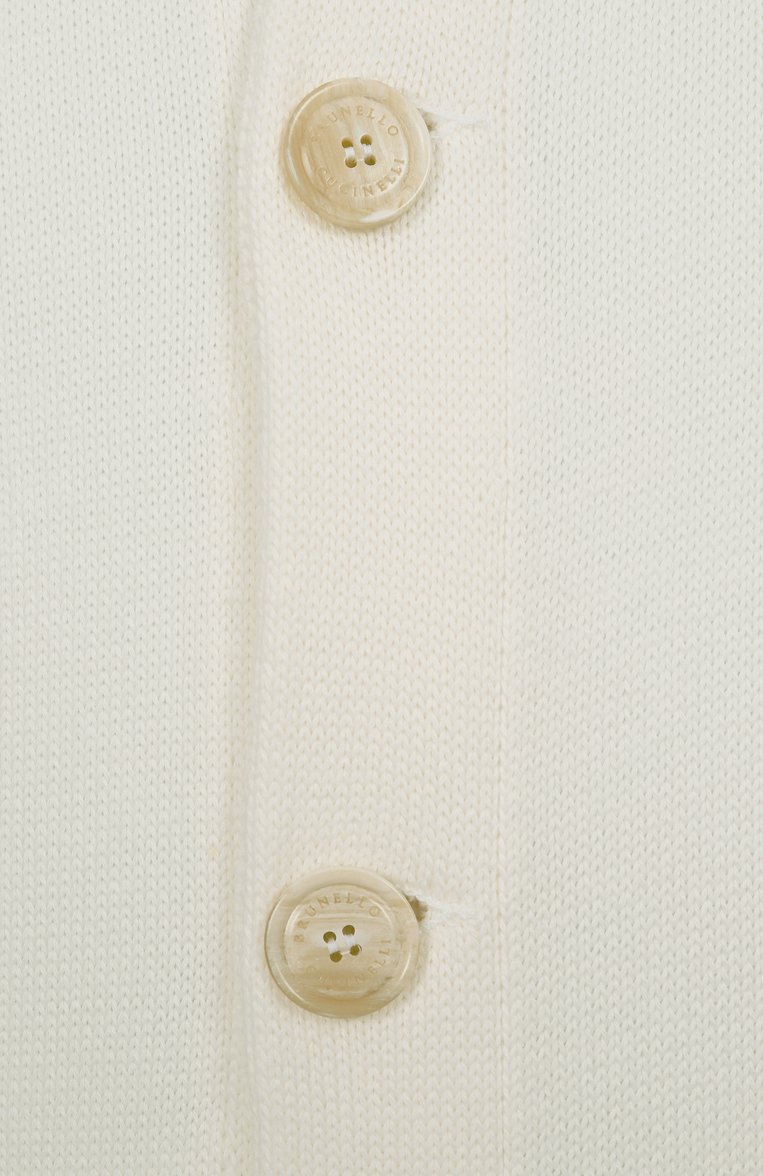 Мужской хлопковый кардиган BRUNELLO CUCINELLI белого цвета, арт. M28707006 | Фото 6 (Длина (для топов): Стандартные; Материал внешний: Хлопок; Рукава: Длинные; Мужское Кросс-КТ: Кардиган-одежда; Стили: Кэжуэл; Застежка: Пуговицы; Размерность: Товар маломерит; Автоматизация ТО: Проставлено; Автоматизация состава: Проставлено)