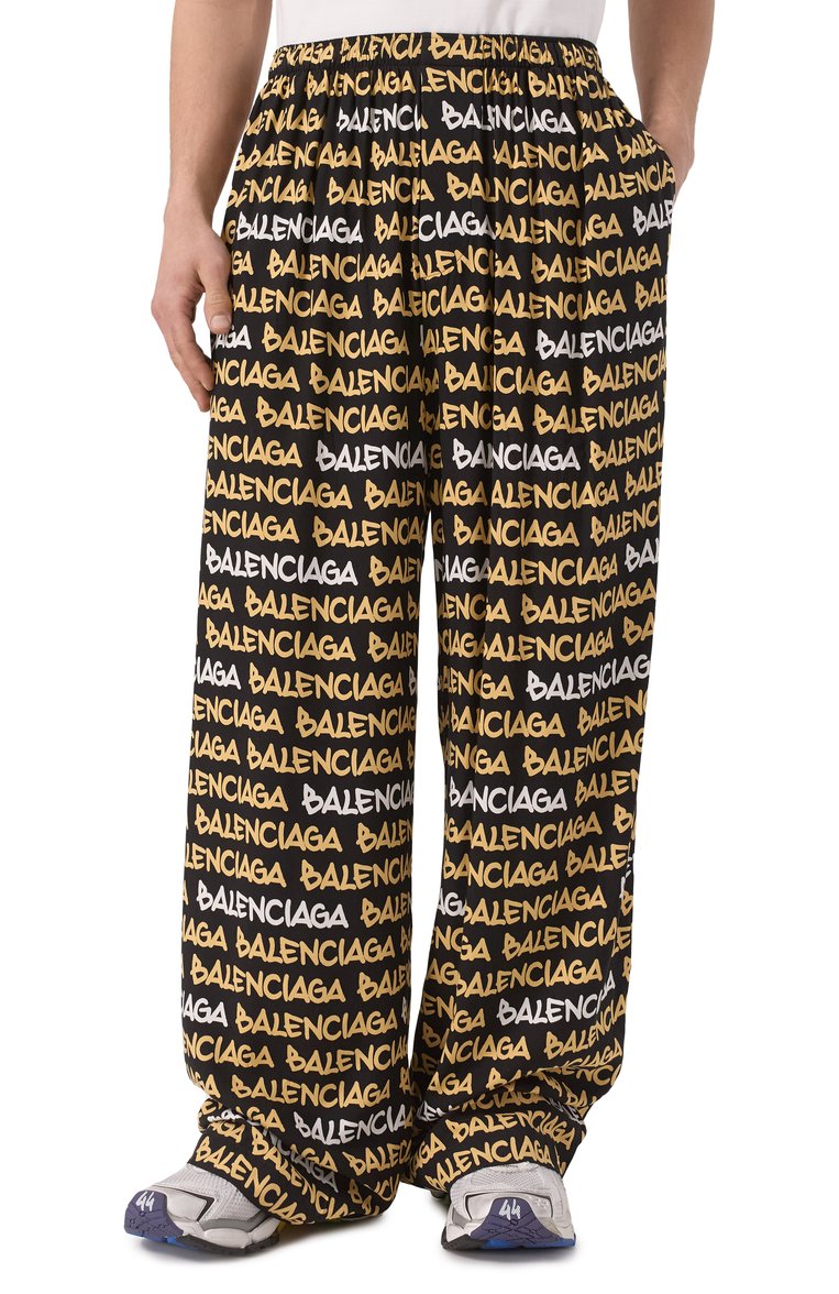 Мужские брюки из вискозы BALENCIAGA разноцветного цвета, арт. 681819/TRLJ3 | Фото 3 (Длина (брюки, джинсы): Стандартные; Материал внешний: Вискоза; Случай: Повседневный; Стили: Гранж; Автоматизация ТО: Проставлено; Автоматизация состава: Проставлено)