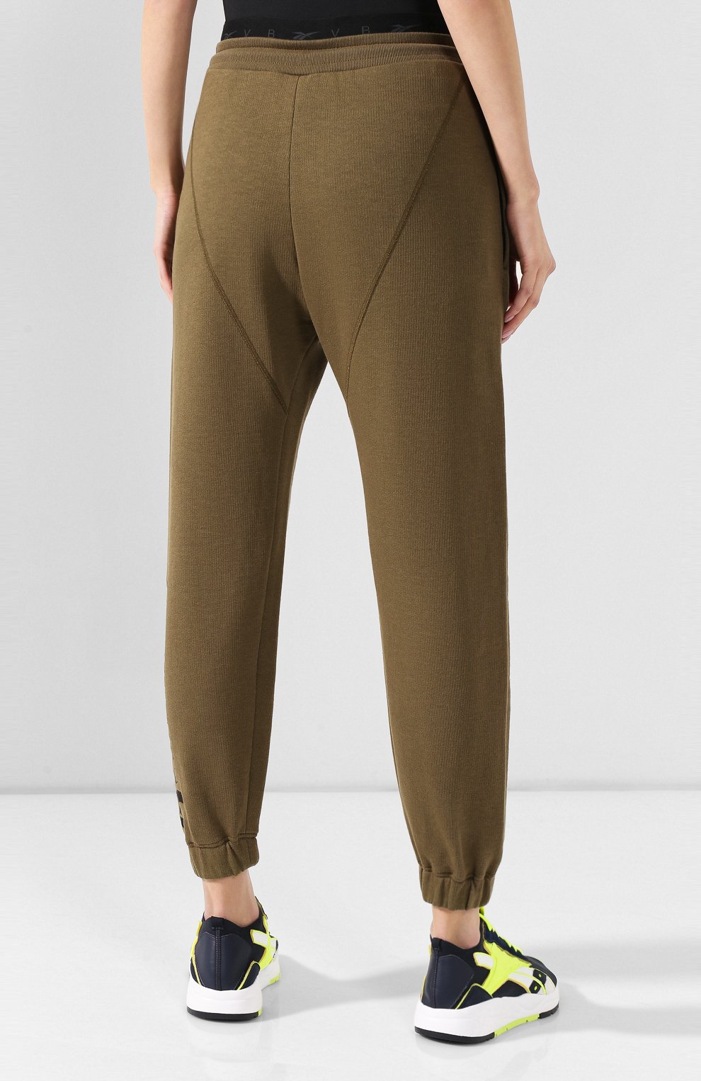 Джоггеры reebok x victoria beckham REEBOK хаки цвета по цене 25400 руб., арт. FM3603, фото 4 Джоггеры reebok x victoria beckham REEBOK, арт. FM3603, фото 4