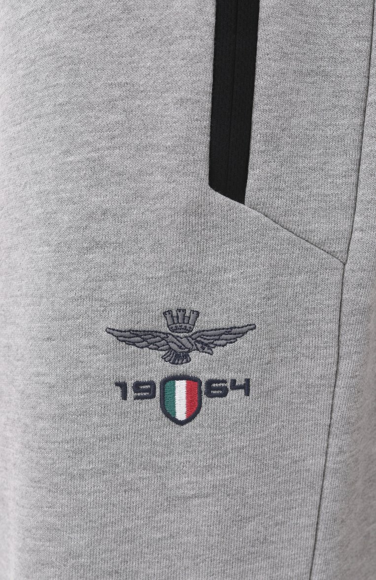 Мужские хлопковые джоггеры AERONAUTICA MILITARE серого цвета, арт. PF965F581 | Фото 6 (Длина (брюки, джинсы): Стандартные; Силуэ�т М (брюки): Джоггеры; Стили: Спорт-шик; Материал внешний: Хлопок)