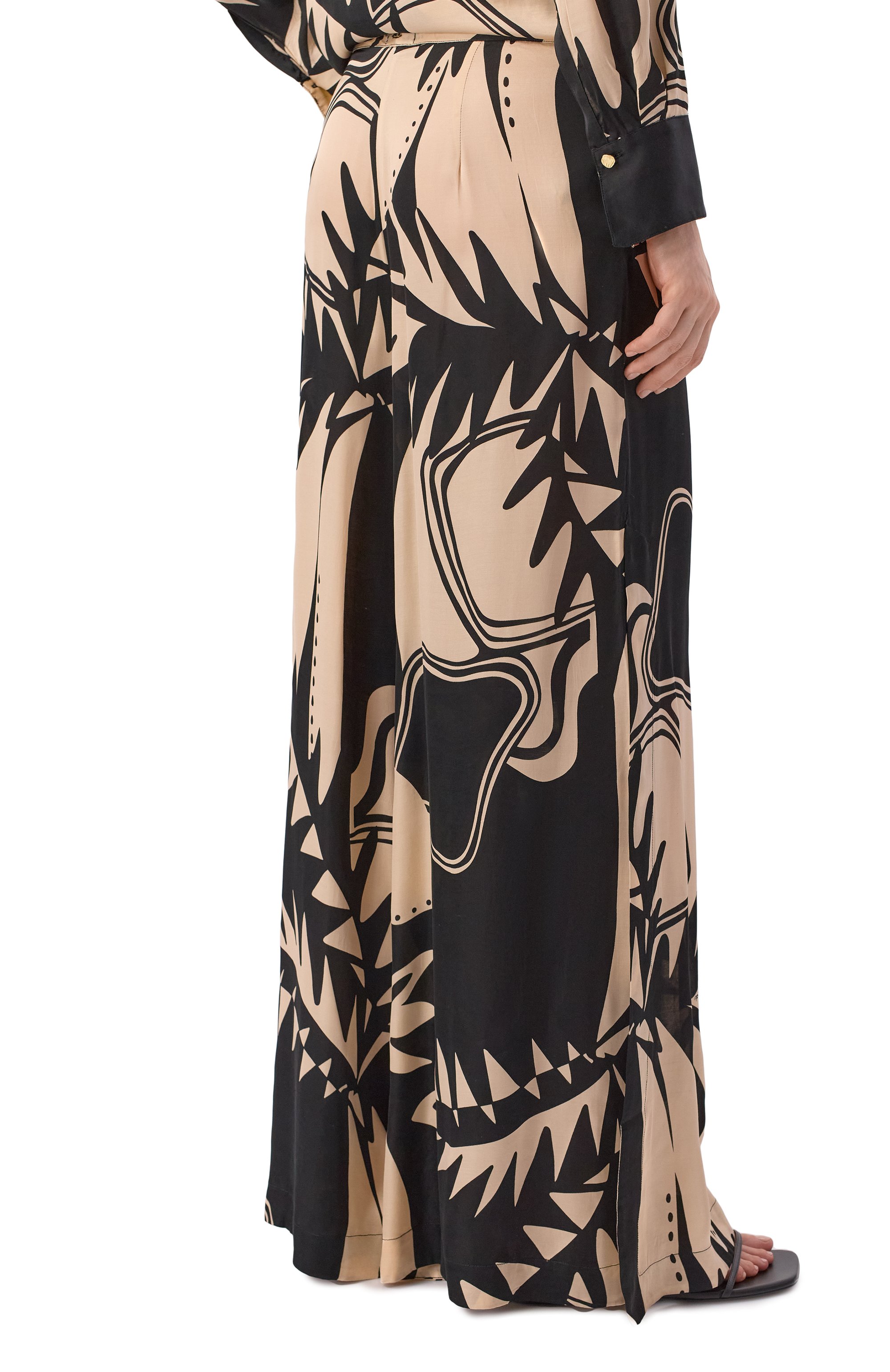 Брюки из вискозы POUPETTE ST BARTH бежевого цвета по цене 47300 руб., арт. WL3R26QVS0SK, фото 4 Брюки из вискозы POUPETTE ST BARTH, арт. WL3R26QVS0SK, фото 4