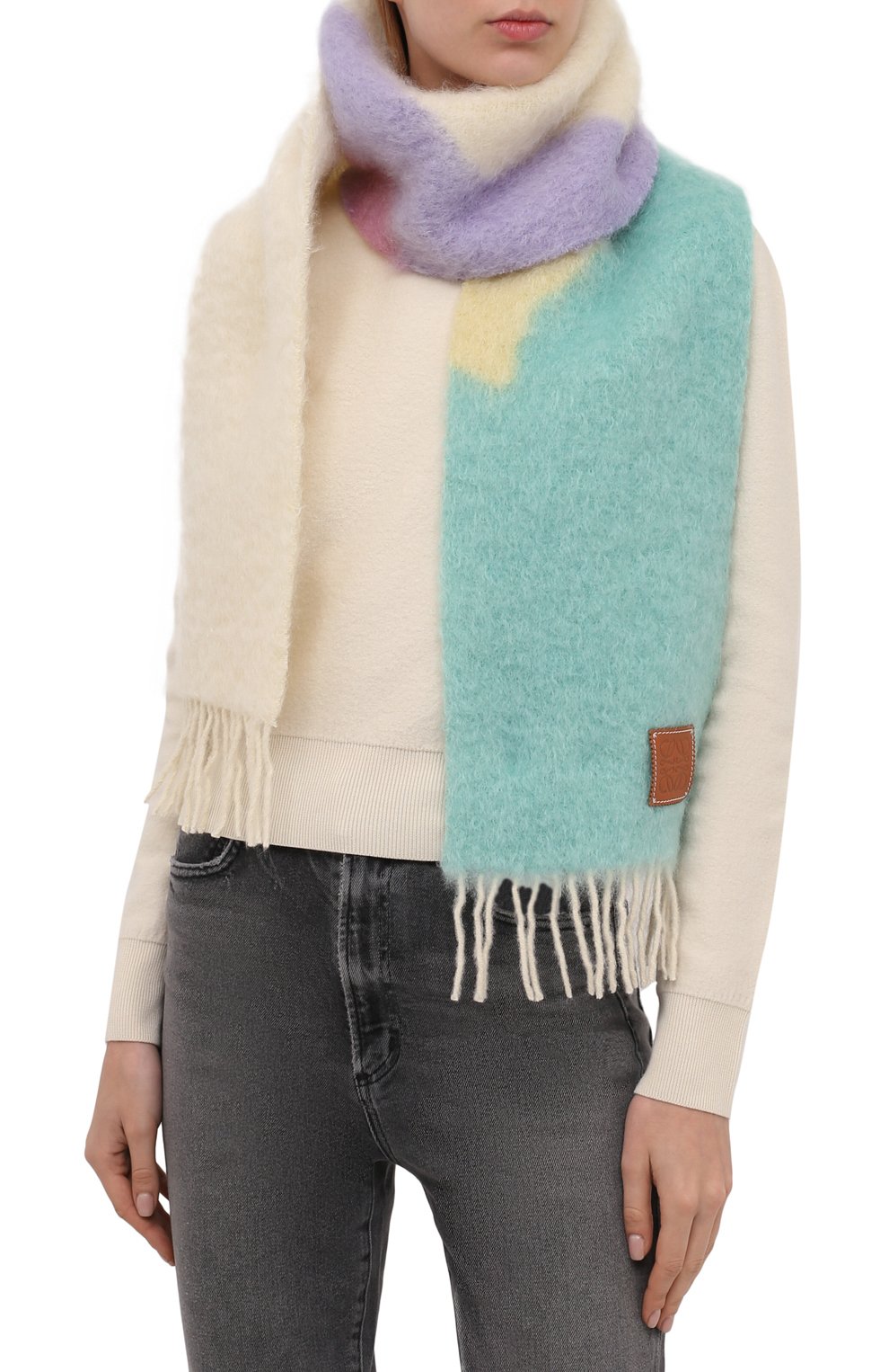 Шерстяной шарф LOEWE белого цвета по цене 29650 руб., арт. F655257X03, фото 2 Шерстяной шарф LOEWE, арт. F655257X03, фото 2