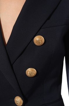 Женский шерстяной жакет BALMAIN темно-синего цвета, арт. AF1SG000WB08 | Фото 5 (Материал внешний: Шерсть; Рукава: Длинные; Случай: Повседневный; Длина (для топов): Стандартные; Материал сплава: Проставлено; Драгоценные камни: Проставлено; 1-2-бортные: Двубортные; Женское Кросс-КТ: Жакет-одежда; Стили: Кэжуэл)