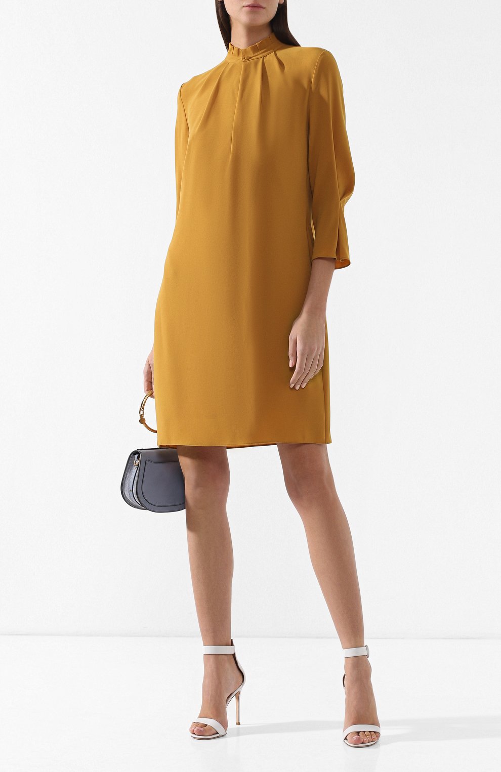 Платье с воротником-стойкой WINDSOR золотого цвета по цене 33450 руб., арт. 52 DE102H 10004367, фото 2 Платье с воротником-стойкой WINDSOR, арт. 52 DE102H 10004367, фото 2