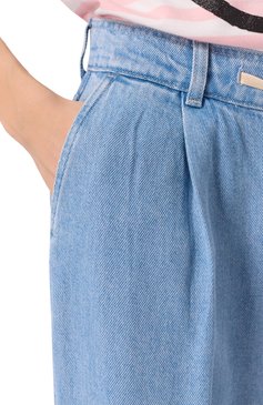 Женские джинсы 7 FOR ALL MANKIND голубого цвета, арт. JSIDC860TS | Фото 5 (Длина (брюки, джинсы): Стандартные; Драгоценные камни: Проставлено; Материал сплава: Проставлено; Кросс-КТ: Деним; Силуэт Ж (брюки и джинсы): Широкие; Стили: Кэжуэл; Материал внешний: Деним, Хлопок)