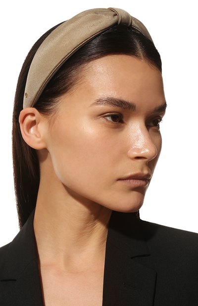 Ободок для волос ALEXANDRE DE PARIS светло-бежевого цвета по цене 26570 руб., арт. TBDA-1T-P22 S2, фото 2 Ободок для волос ALEXANDRE DE PARIS, арт. TBDA-1T-P22 S2, фото 2