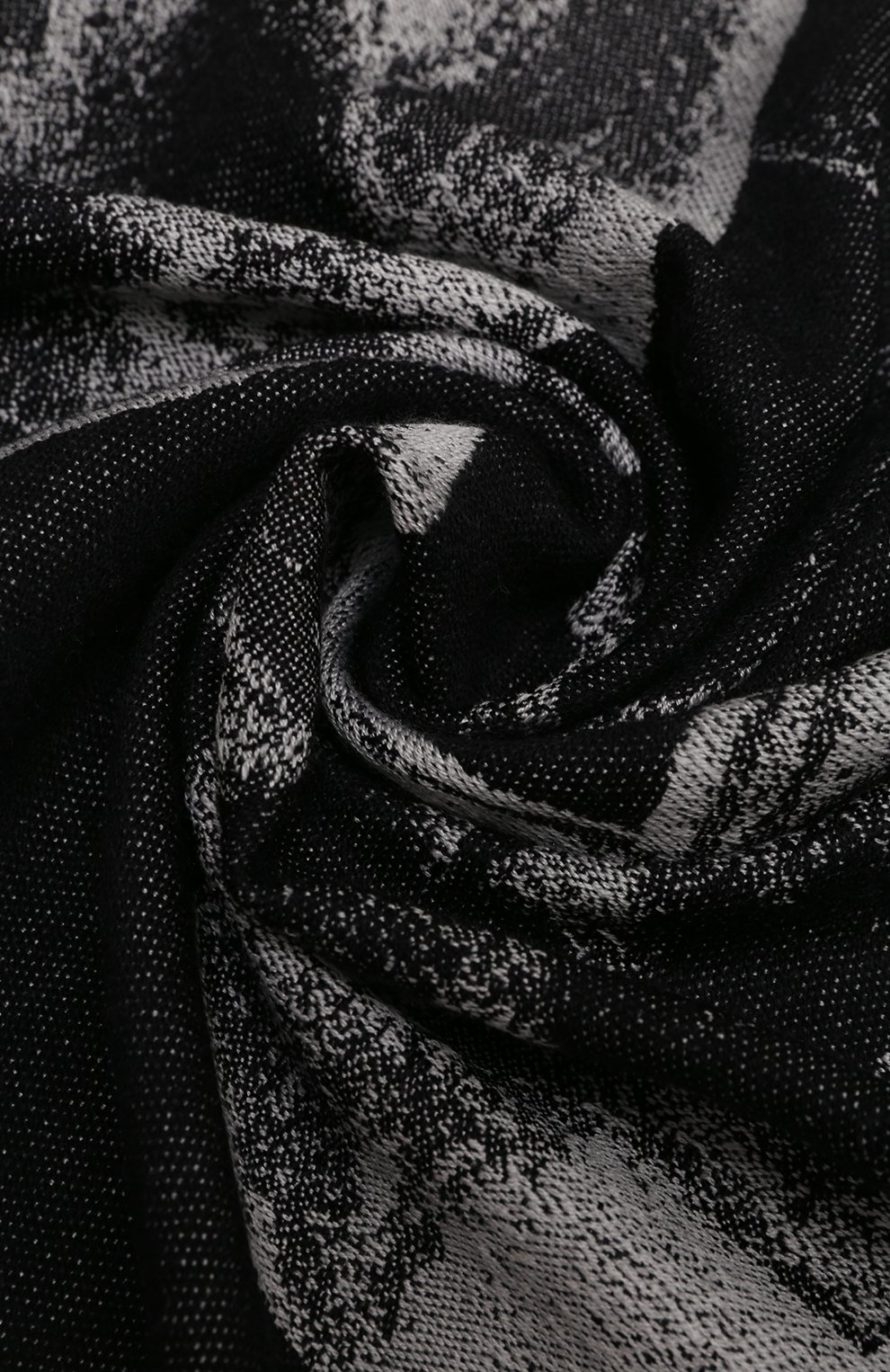Шарф из шерсти и шелка ALEXANDER MCQUEEN черно-белого цвета по цене 37800 руб., арт. 757609/3646Q, фото 3 Шарф из шерсти и шелка ALEXANDER MCQUEEN, арт. 757609/3646Q, фото 3
