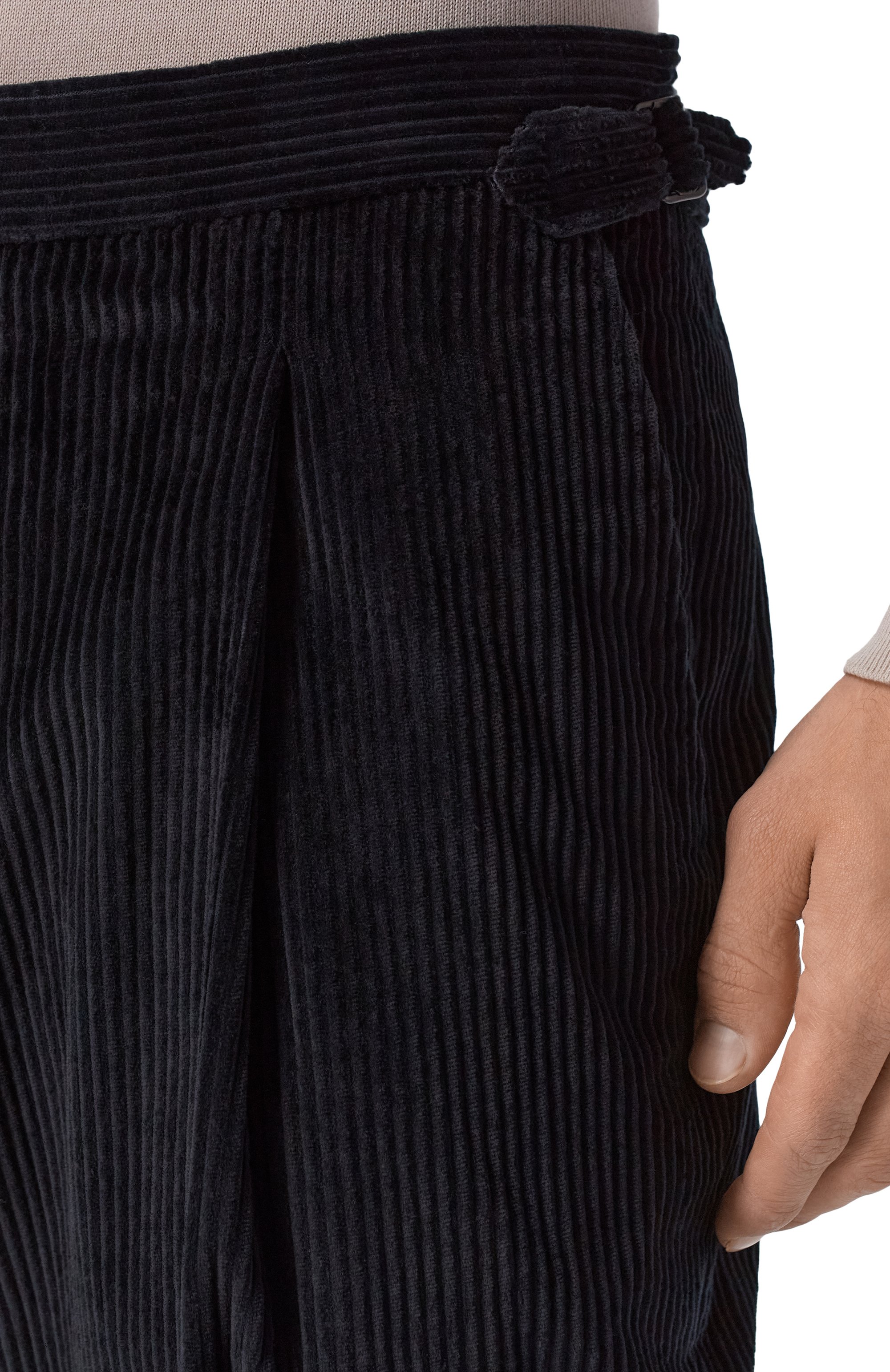 Вельветовые брюки CORNELIANI черного цвета по цене 57250 руб., арт. 284L26/2A18203, фото 5 Вельветовые брюки CORNELIANI, арт. 284L26/2A18203, фото 5
