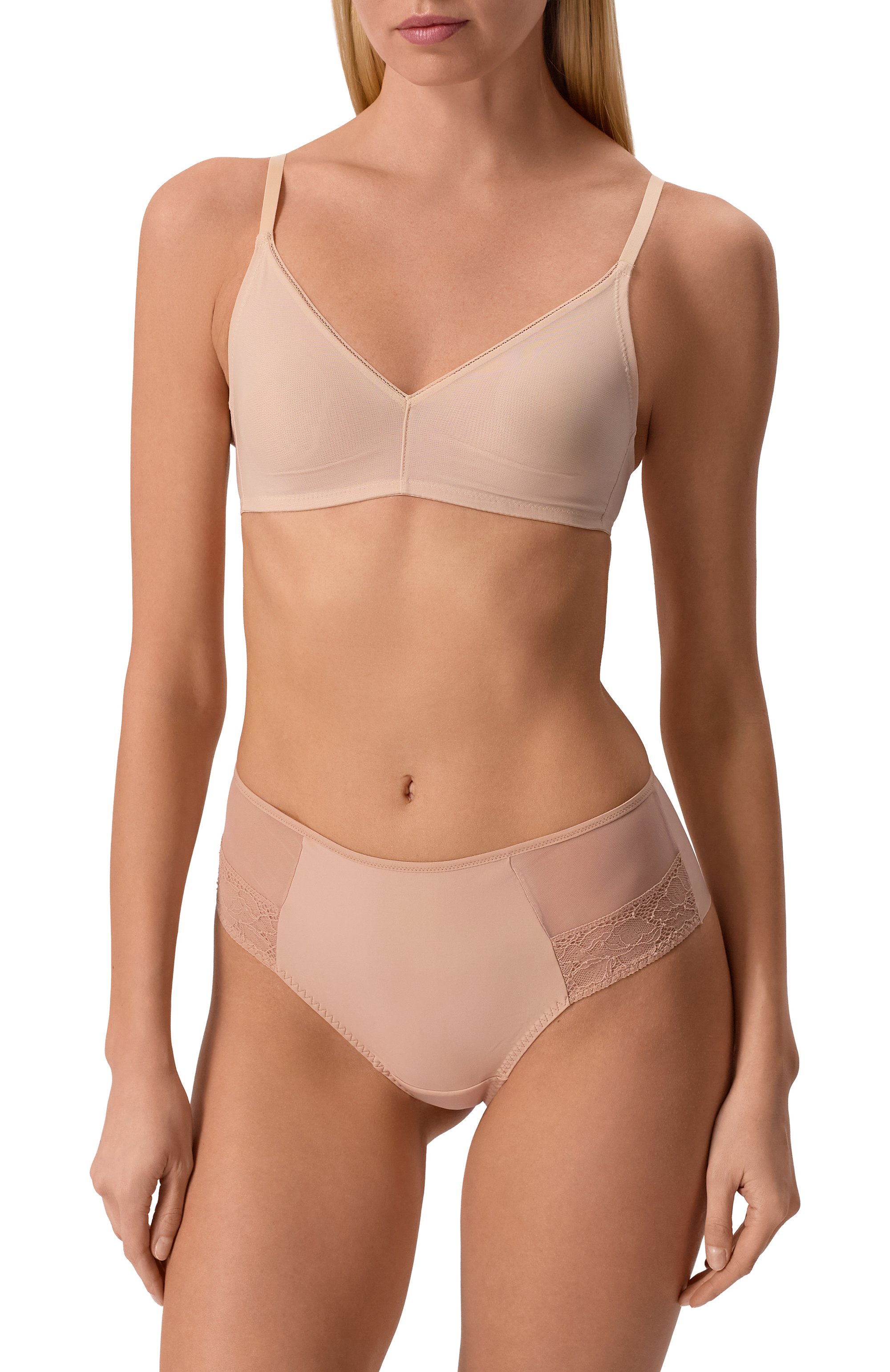 Трусы-танга MAISON LEJABY бежевого цвета по цене 9300 руб., арт. E12266, фото 2 Трусы-танга MAISON LEJABY, арт. E12266, фото 2