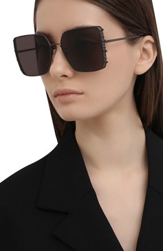 Женские солнцезащитные очки ALEXANDER MCQUEEN черного цвета, арт. 649845/I3330 | Фото 2 (Тип очков: С/з; Материал: Металл; Нос: Не проставлено; Очки форма: Квадратные)