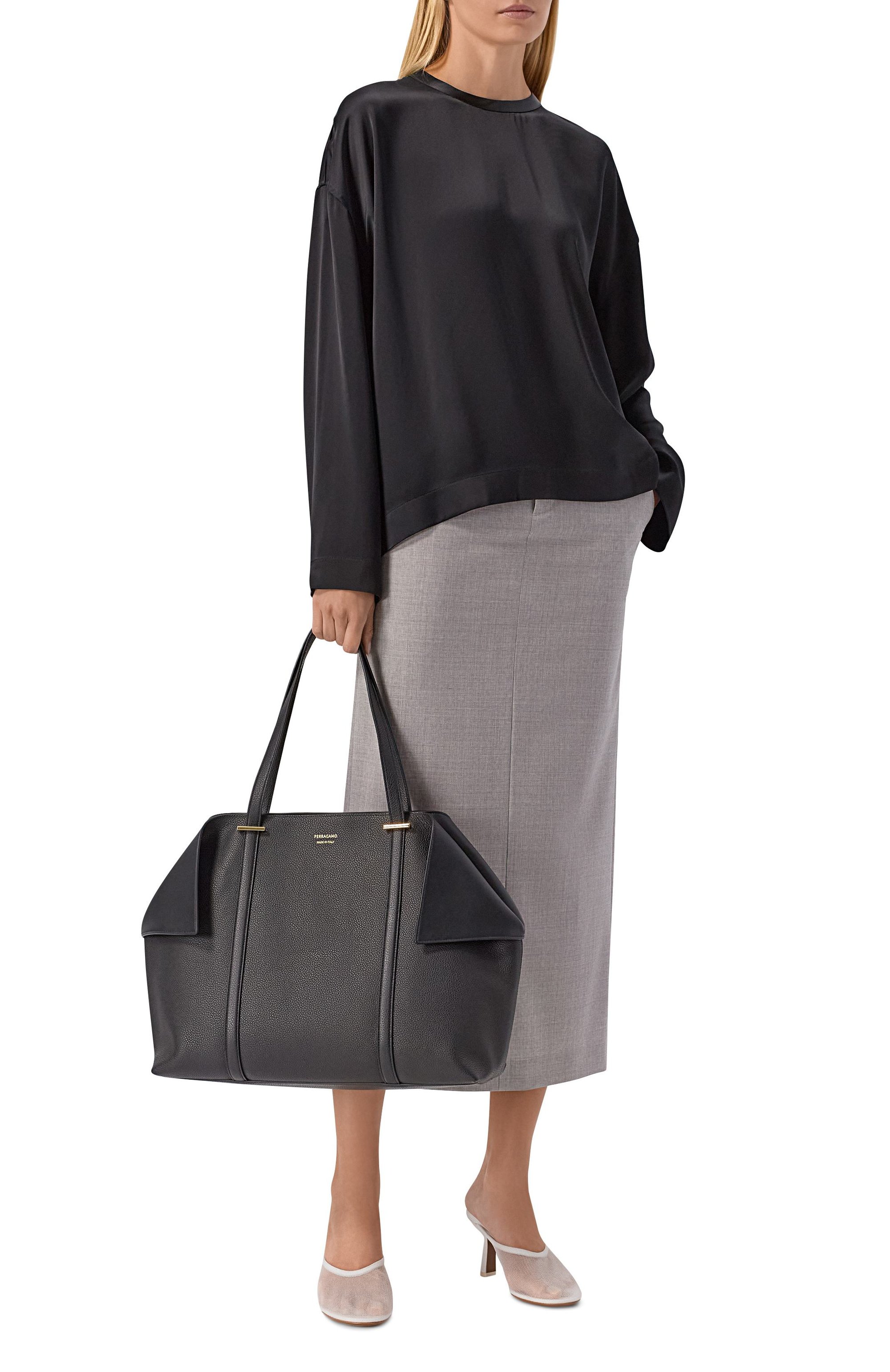 Сумка-тоут folded large FERRAGAMO черного цвета по цене 218000 руб., арт. 21A452/789588, фото 3 Сумка-тоут folded large FERRAGAMO, арт. 21A452/789588, фото 3