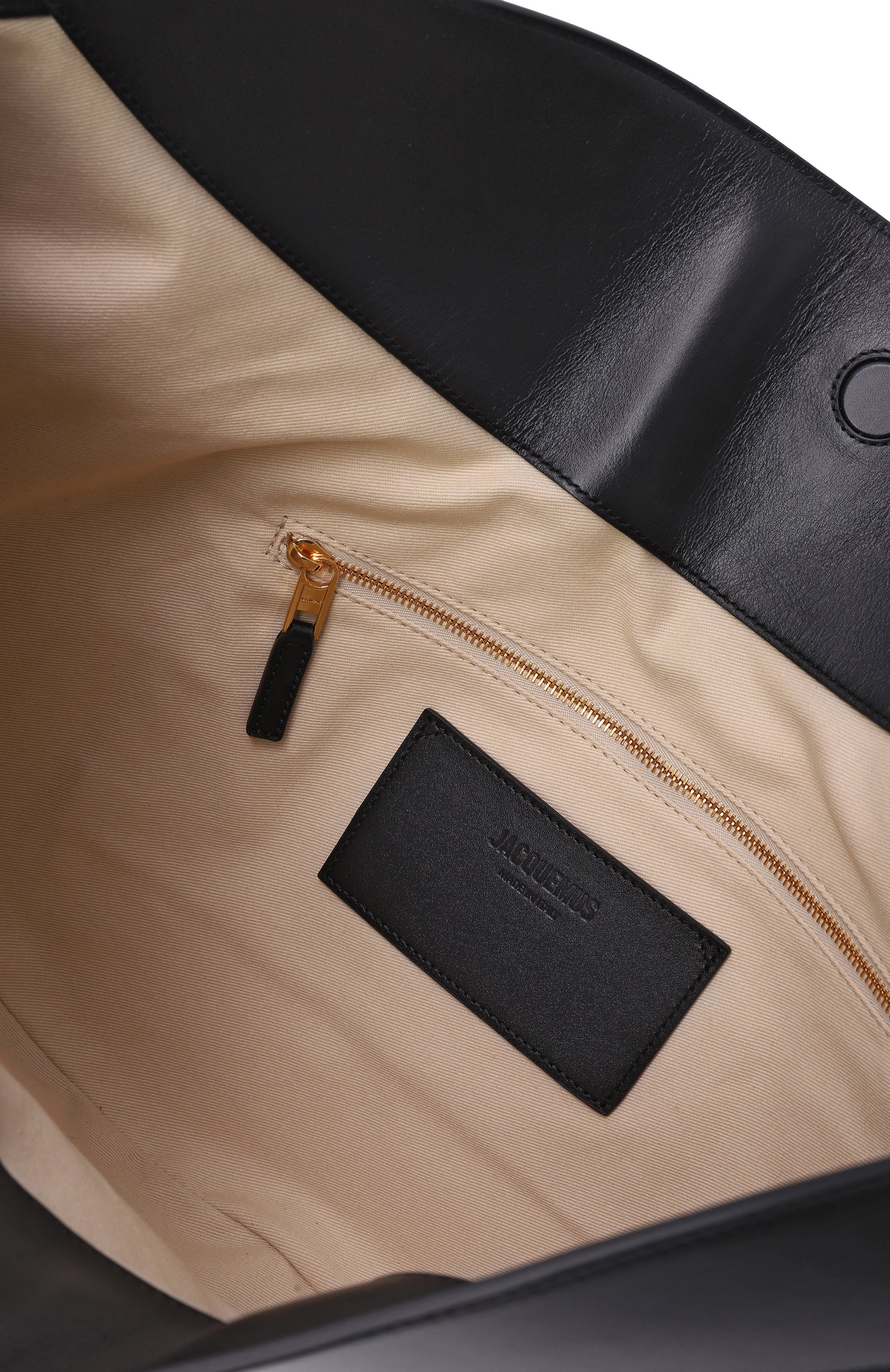 Сумка ovalo JACQUEMUS черного цвета по цене 199000 руб., арт. 25HBAW00437/AC18A08, фото 5 Сумка ovalo JACQUEMUS, арт. 25HBAW00437/AC18A08, фото 5