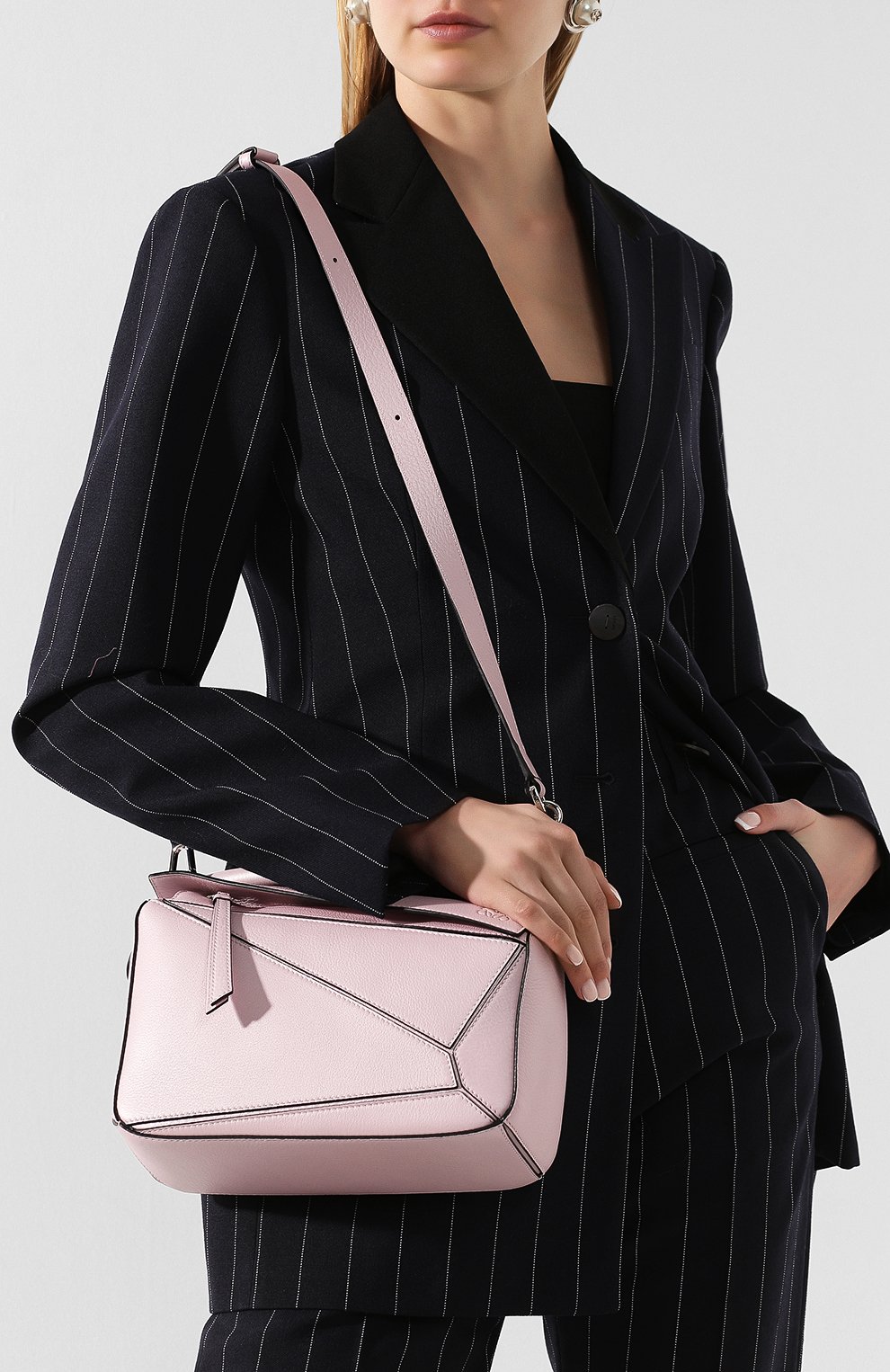 Сумка puzzle small LOEWE светло-розового цвета по цене 299500 руб., арт. 322.81.S21, фото 5 Сумка puzzle small LOEWE, арт. 322.81.S21, фото 5