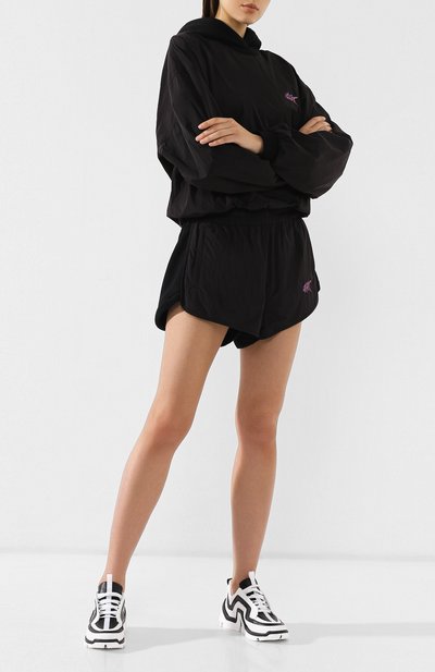 Шорты с эластичным поясом ALEXANDERWANG.T черного цвета по цене 30850 руб., арт. 4W194009, фото 2 Шорты с эластичным поясом ALEXANDERWANG.T, арт. 4W194009, фото 2