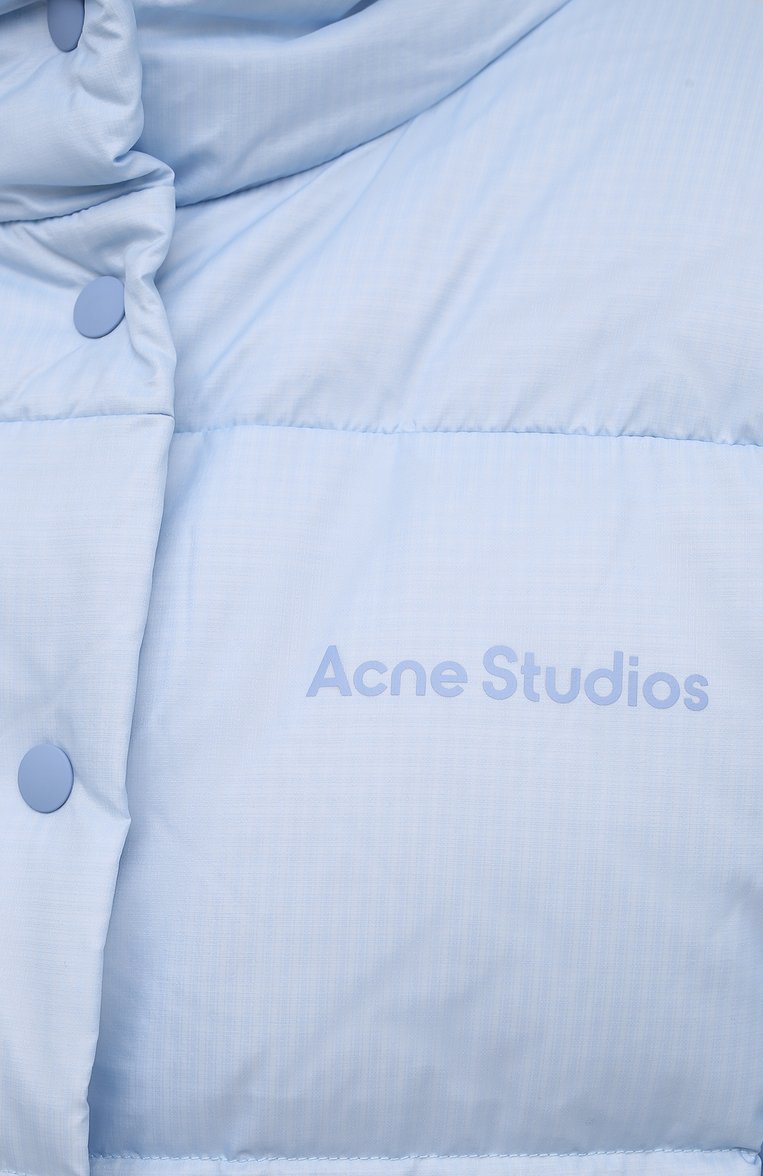Женский пуховик ACNE STUDIOS светло-голубого цвета, арт. A90366 | Фото 5 (Материал внешний: Синтетический материал; Материал утеплителя: Пух и перо; Материал подклада: Синтетический материал; Стили: Спорт-шик; Рукава: Длинные; Длина (верхняя одежда): Короткие; Кросс-КТ: Пуховик)