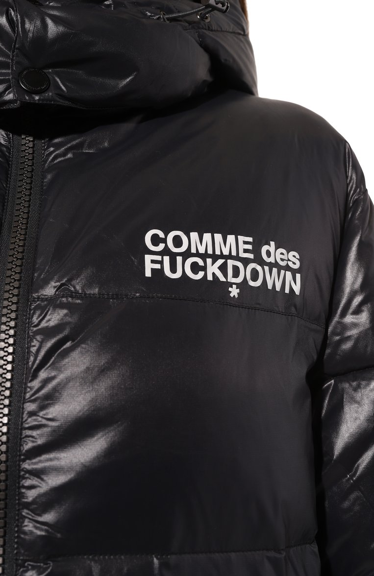 Женский пуховик COMME DES FUCKDOWN темно-синего цвета, арт. CFABM01300 | Фото 5 (Материал подклада: Синтетический материал; Длина (верхняя одежда): Короткие; Рукава: Длинные; Материал сплава: Проставлено; Драгоценные камни: Проставлено; Стили: Кэжуэл; Кросс-КТ: Пуховик; Материал внешний: Синтетический материал)