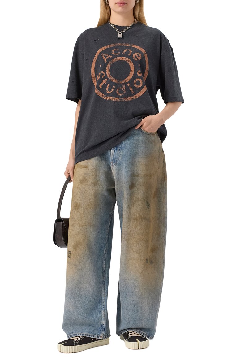 Женские джинсы ACNE STUDIOS голубого цвета, арт. ACNE STUDI0S 2023F FN PENICILLIN/A00487 | Фото 2 (Автоматизация состава: Проставлено; Материал внешний: Хлопок, Деним; Длина (брюки, джинсы): Стандартные; Автоматизация ТО: Проставлено; Детали: Делаве, Потертости; Кросс-КТ: Деним; Силуэт Ж (брюки и джинсы): Широкие; Стили: Гранж)