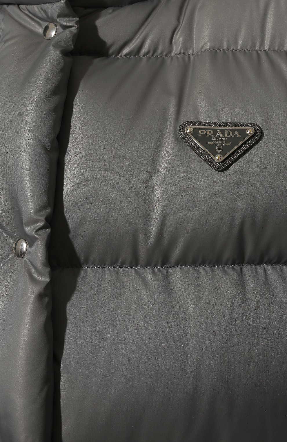 Пуховик PRADA серого цвета по цене 210000 руб., арт. 29K805-1IE0-F0D65-202, фото 5 Пуховик PRADA, арт. 29K805-1IE0-F0D65-202, фото 5