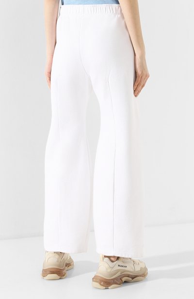 Хлопковые брюки VETEMENTS белого цвета по цене 56400 руб., арт. SS20PA135 1624/W/WHITE, фото 4 Хлопковые брюки VETEMENTS, арт. SS20PA135 1624/W/WHITE, фото 4