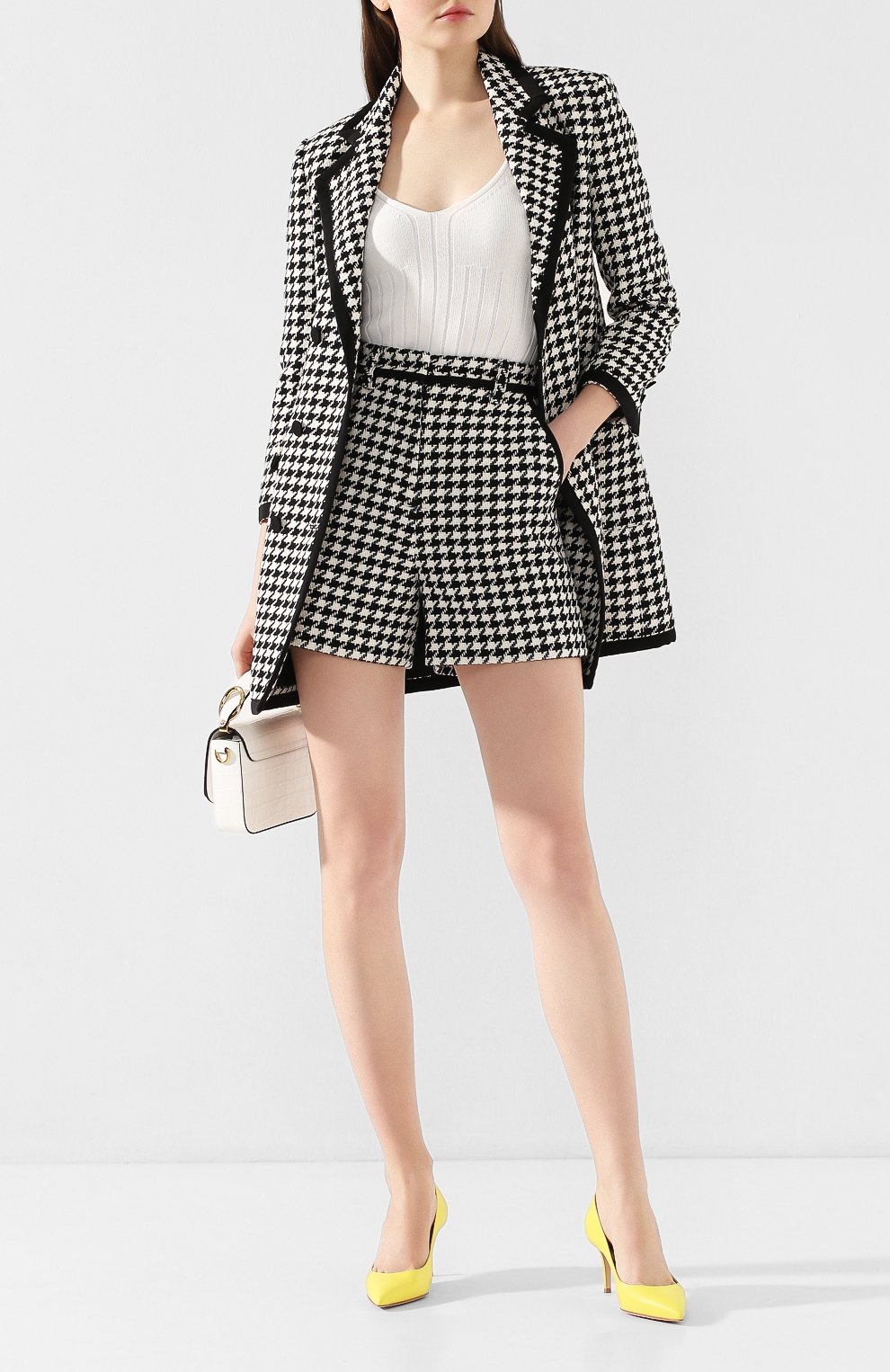 Шорты MSGM черно-белого цвета по цене 28500 руб., арт. 2841MDB08 207109, фото 2 Шорты MSGM, арт. 2841MDB08 207109, фото 2