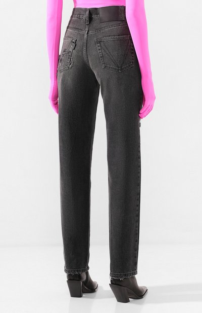 Джинсы с потертостями VETEMENTS черного цвета по цене 95150 руб., арт. WAH20PA309, фото 4 Джинсы с потертостями VETEMENTS, арт. WAH20PA309, фото 4