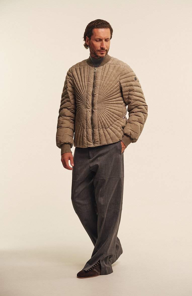 Мужские шерстяные брюки JIL SANDER темно-серого цвета, арт. J22KA0247/J40171 | Фото 7 (Длина (брюки, джинсы): Стандартные; Материал внешний: Шерсть; Случай: Повседневный; Стили: Кэжуэл; Автоматизация состава: Проставлено; Автоматизация ТО: Проставлено)