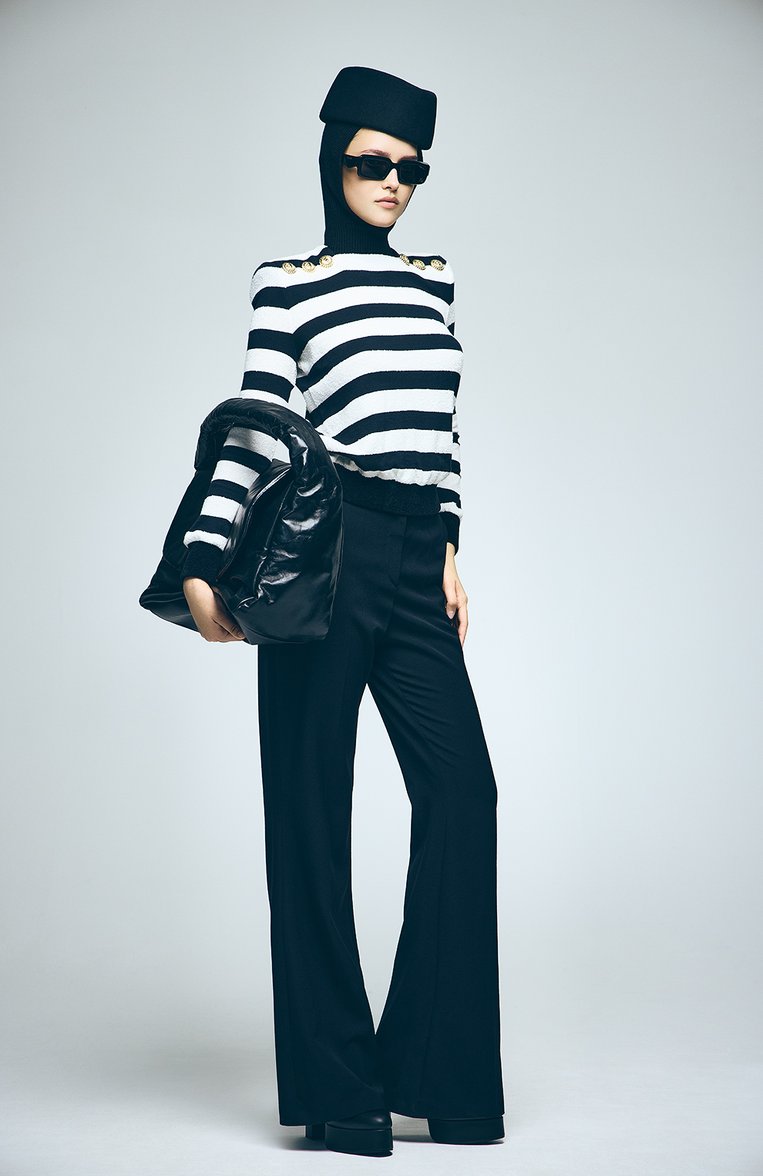 Женские шерстяные брюки BALMAIN черного цвета, арт. DF1P0104/WC09 | Фото 6 (Драгоценные камни: Проставлено; Длина (брюки, джинсы): Удлиненные; Материал внешний: Шерсть; Материал сплава: Проставлено; Силуэт Ж (брюки и джинсы): Расклешенные; Стили: Кэжуэл; Женское Кросс-КТ: Брюки-одежда)