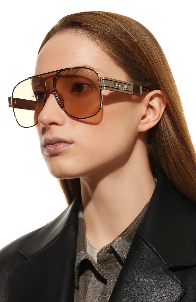 Женские солнцезащитные очки DIOR EYEWEAR бежевого цвета, арт. DI0RSIGNATURE A3U B0L0 | Фото 2 (Тип очков: С/з; Региональные ограничения белый список (Axapta Mercury): Не проставлено; Материал: Пластик, Металл; Нос: Не проставлено; Оптика Гендер: оптика-женское; Очки форма: Авиаторы)