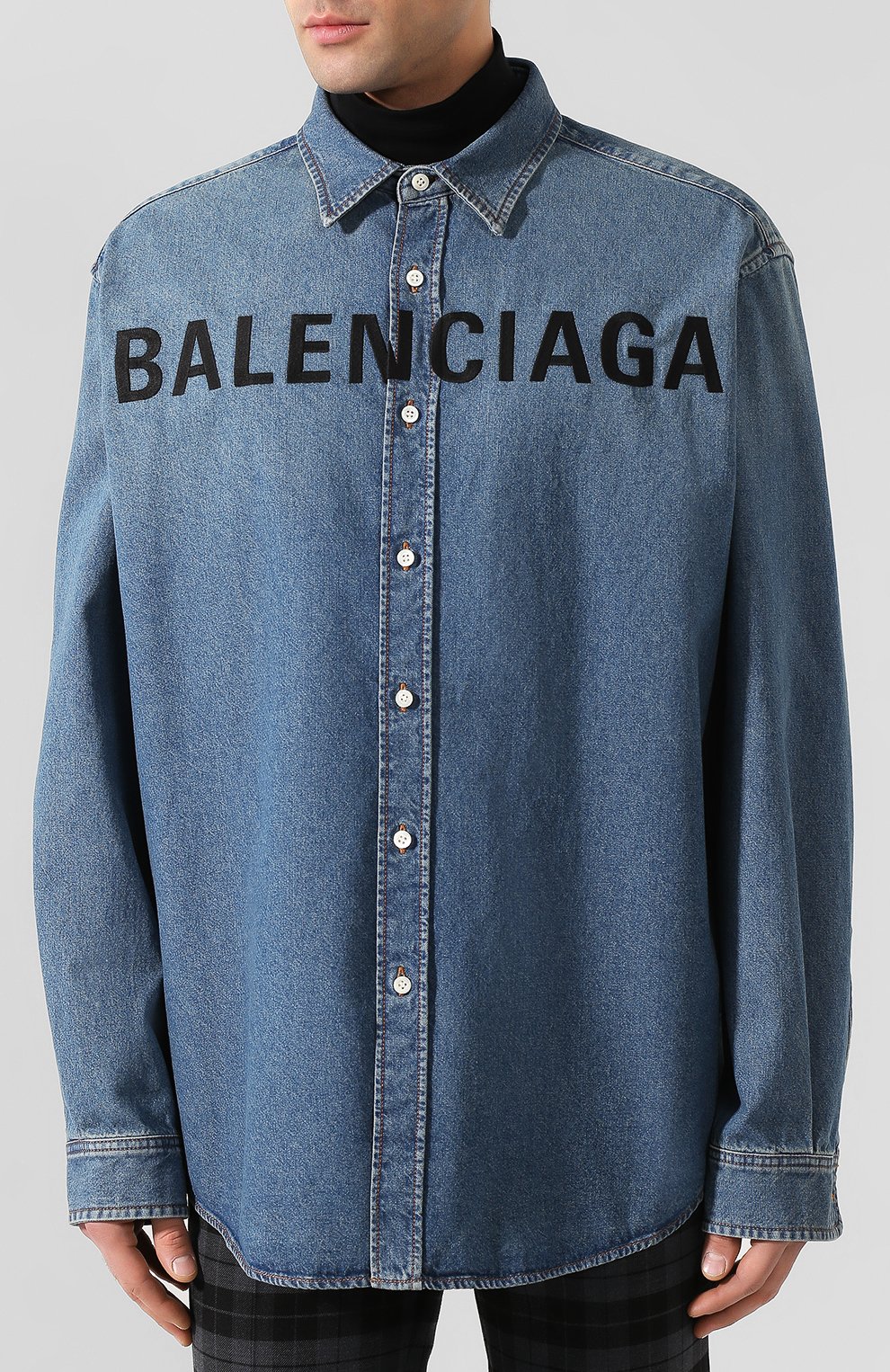 Джинсовая рубашка BALENCIAGA синего цвета по цене 55100 руб., арт. 600280/TYE24, фото 3 Джинсовая рубашка BALENCIAGA, арт. 600280/TYE24, фото 3