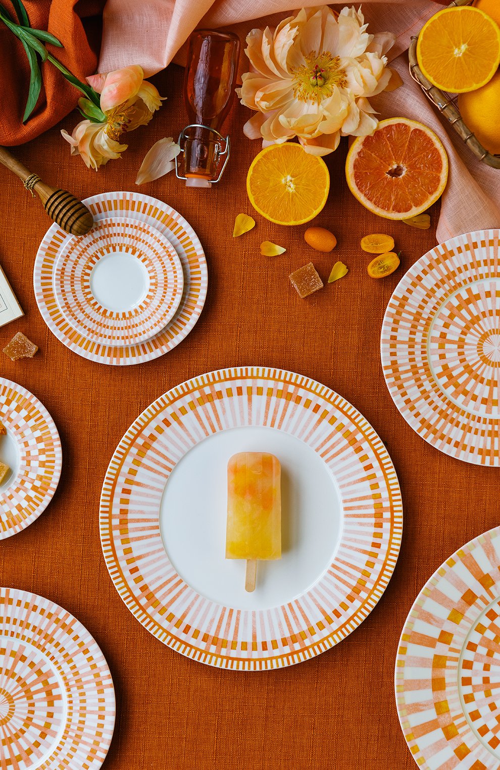 Тарелка для хлеба и масла terra rosa BERNARDAUD оранжевого цвета по цене 7995 руб., арт. 2086/3, фото 2 Тарелка для хлеба и масла terra rosa BERNARDAUD, арт. 2086/3, фото 2