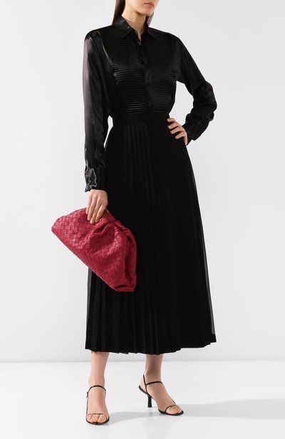 Клатч pouch BOTTEGA VENETA фуксия цвета по цене 296500 руб., арт. 576175/V00BL, фото 2 Клатч pouch BOTTEGA VENETA, арт. 576175/V00BL, фото 2
