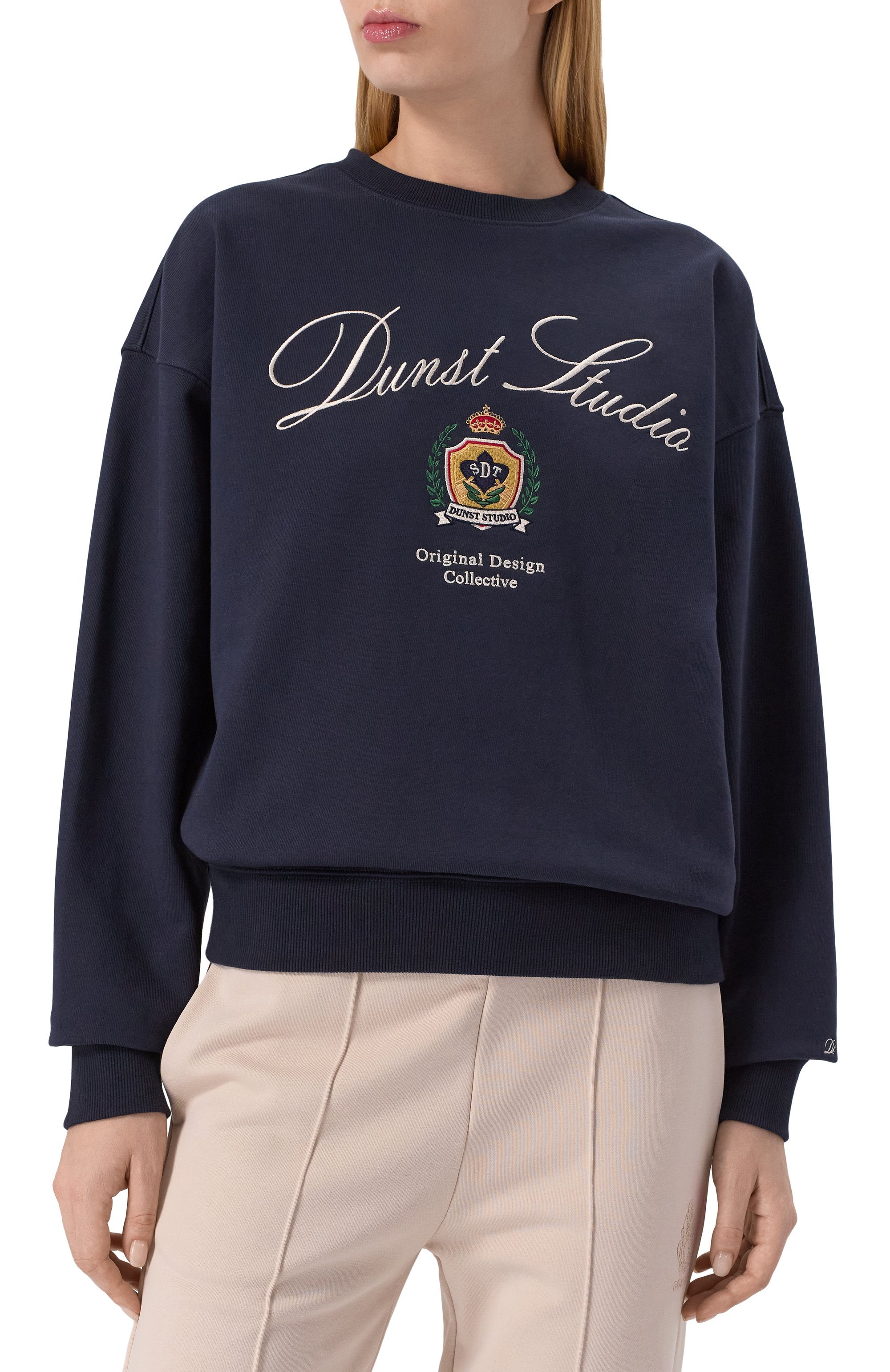 Хлопковый свитшот DUNST темно-синего цвета по цене 9990 руб., арт. UDTS5A113N2, фото 3 Хлопковый свитшот DUNST, арт. UDTS5A113N2, фото 3