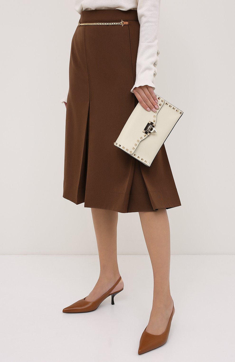 Сумка rockstud VALENTINO кремового цвета по цене 144000 руб., арт. UW2B0181/B0L, фото 2 Сумка rockstud VALENTINO, арт. UW2B0181/B0L, фото 2