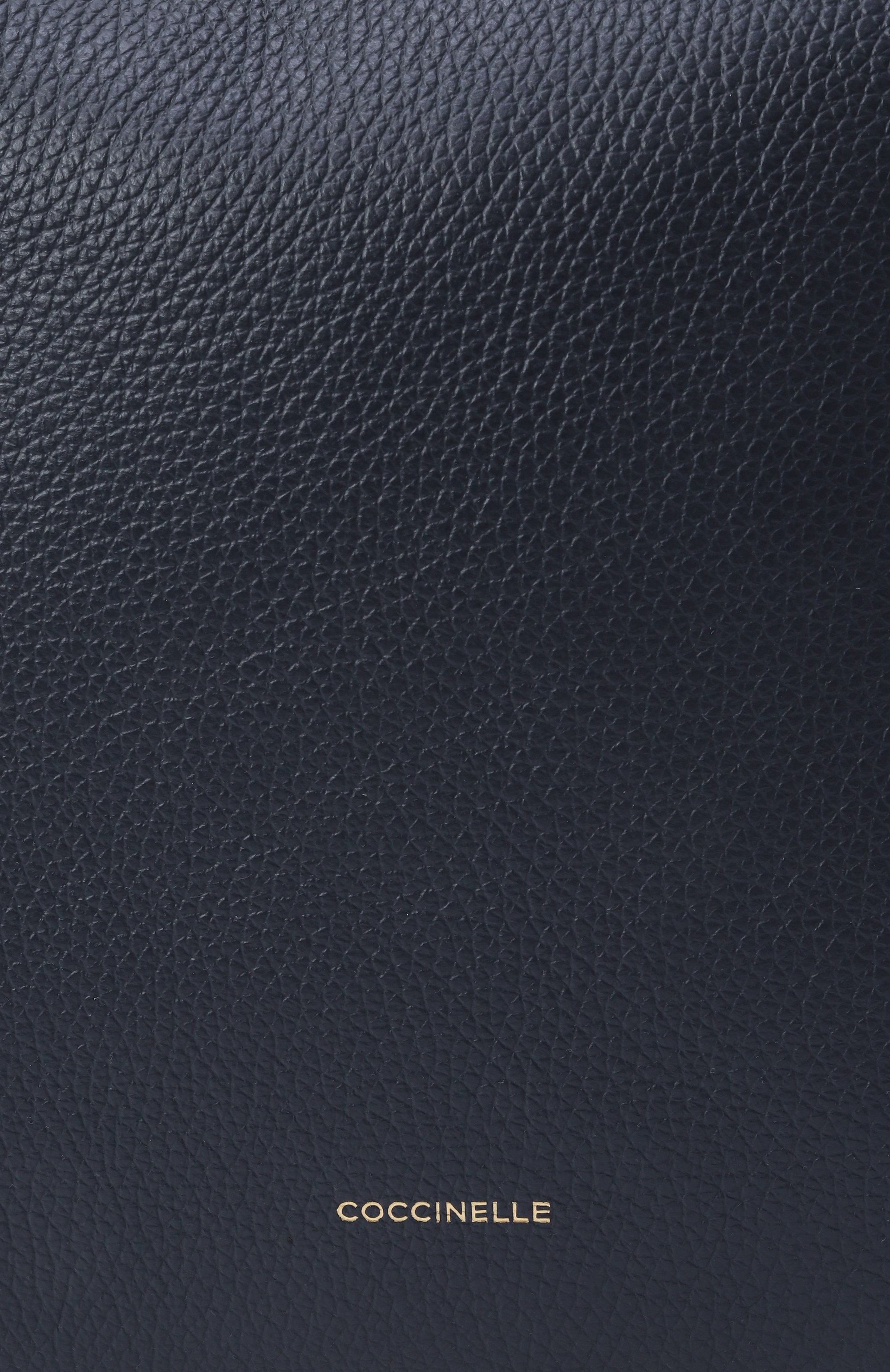 Сумка malory small COCCINELLE темно-синего цвета по цене 31300 руб., арт. E1R1K130201, фото 3 Сумка malory small COCCINELLE, арт. E1R1K130201, фото 3