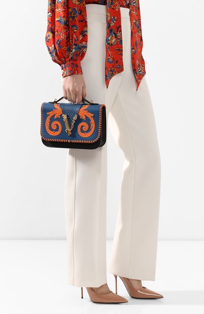 Сумка virtus VERSACE синего цвета по цене 261000 руб., арт. DBFG985/DVRBB, фото 2 Сумка virtus VERSACE, арт. DBFG985/DVRBB, фото 2