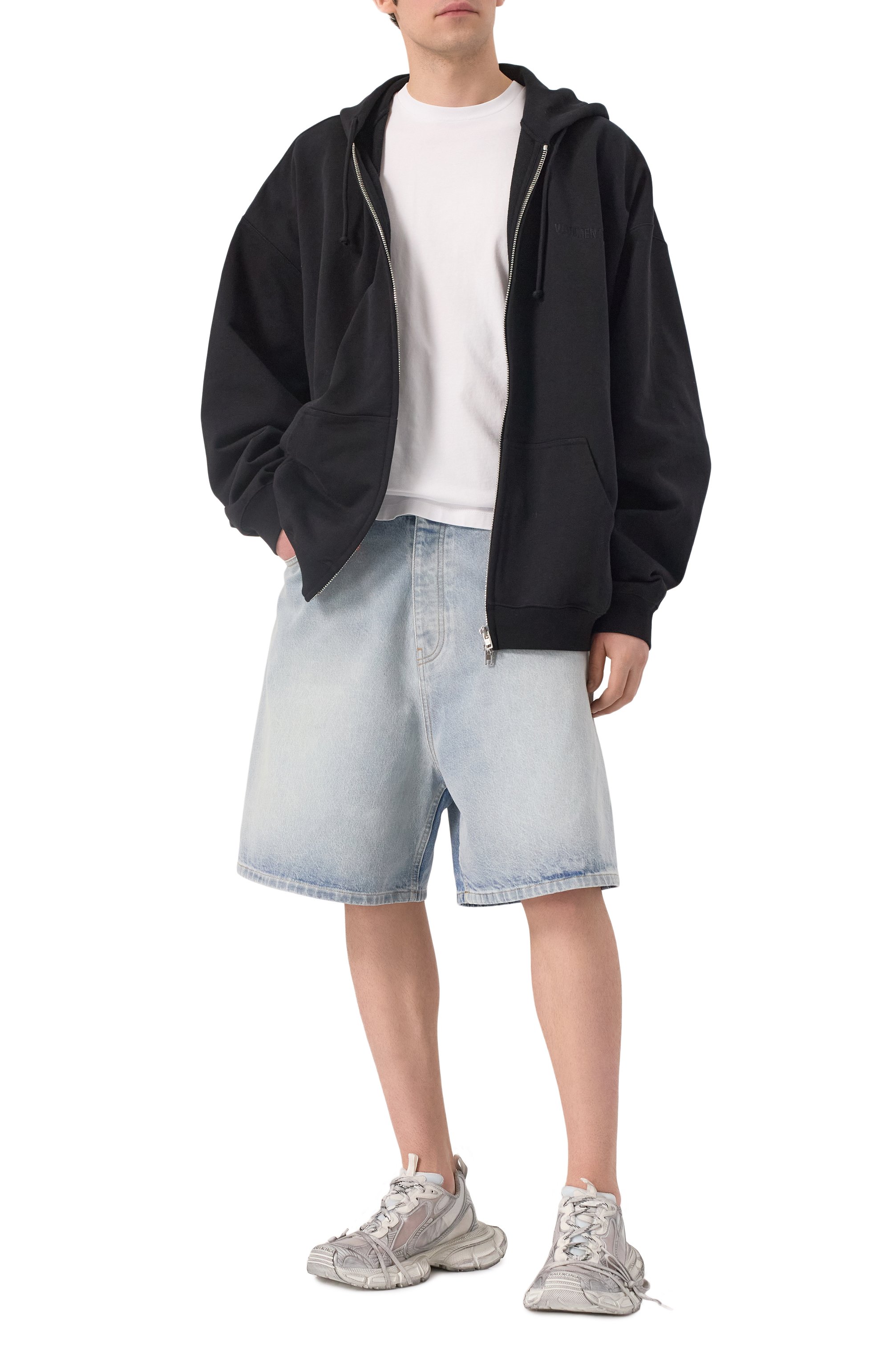 Джинсовые шорты VETEMENTS голубого цвета по цене 86700 руб., арт. UA66SS500L, фото 2 Джинсовые шорты VETEMENTS, арт. UA66SS500L, фото 2